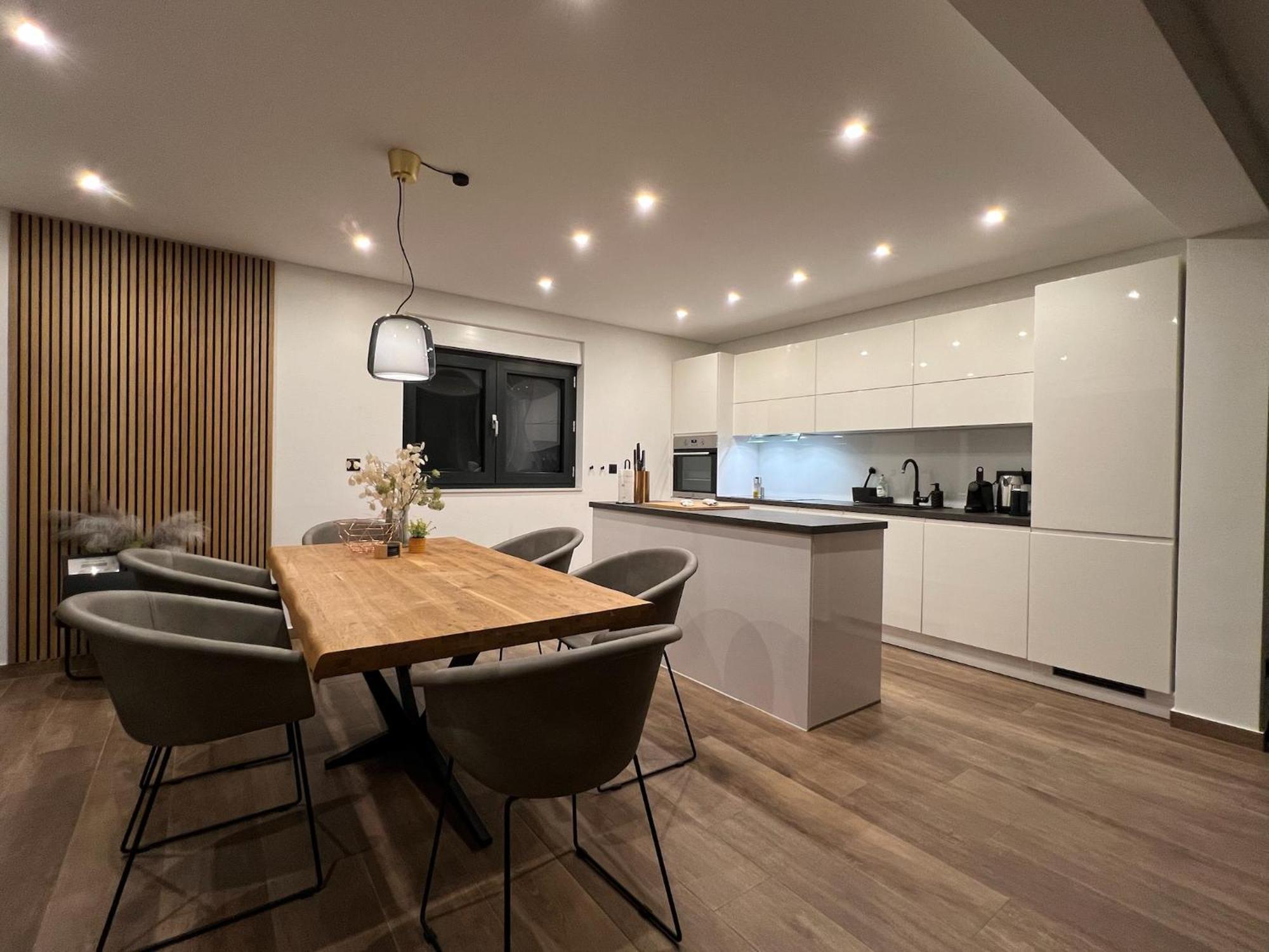 House & Home Slatine Luaran gambar